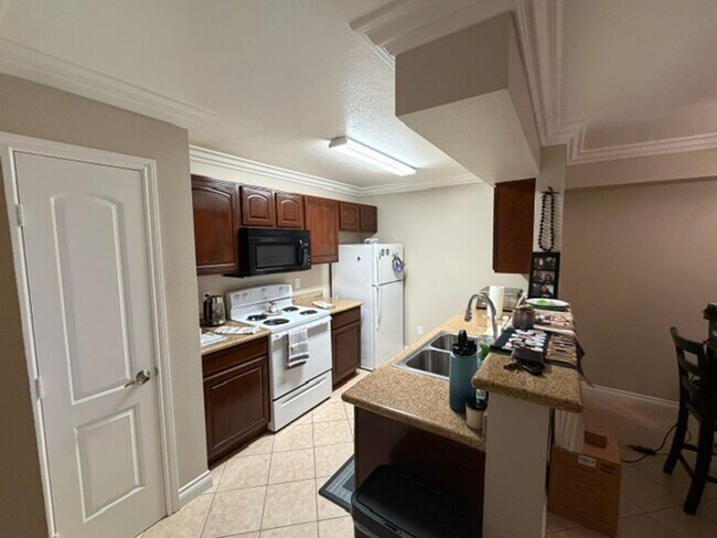 Building Photo - A Fantastic and Super Clean 1 Bedroom, 1 Bathroom upstairs unit.