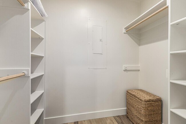 Building Photo - 9917 N 52nd St