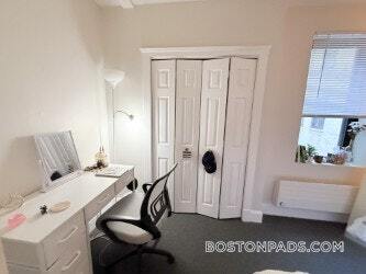 Building Photo - 829 Beacon St