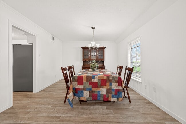 Building Photo - 3815 Fernglade Dr