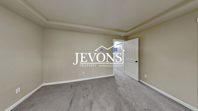 Building Photo - Free rent for September if you move in now...