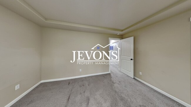 Building Photo - Spacious 5-bedroom home in a great community with 2-car garage, washer and dryer, just minutes fr...