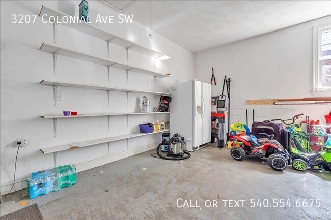 Building Photo - 3207 Colonial Ave SW