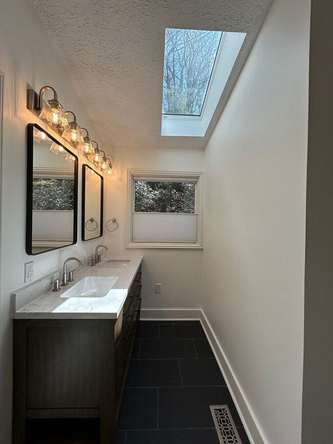 Building Photo - Central AVL - Large Custom Built Home with...
