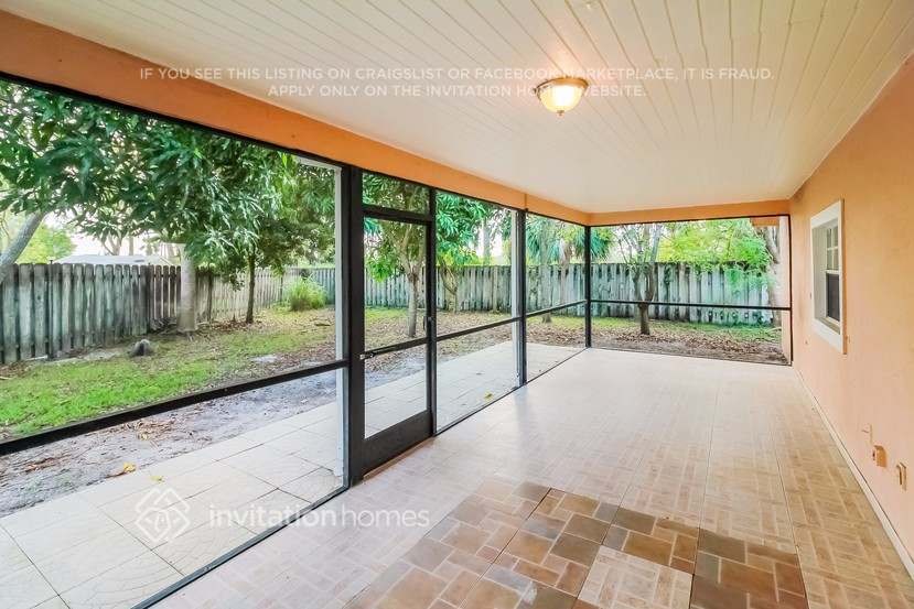 Building Photo - 765 Ryanwood Dr