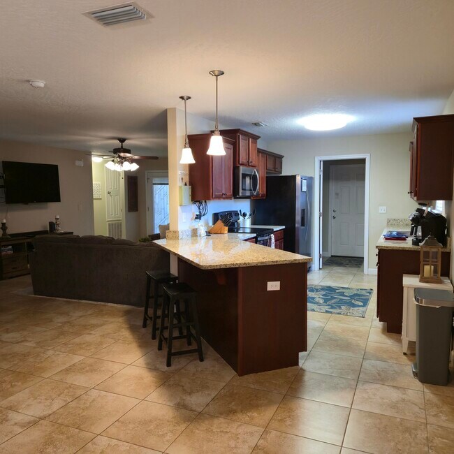 Building Photo - 400 Yancey St