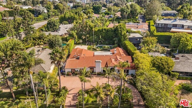 Building Photo - 114 S Layton Dr