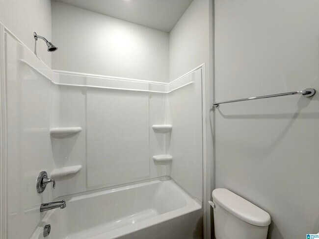 Building Photo - 305 Susan Lynn Dr