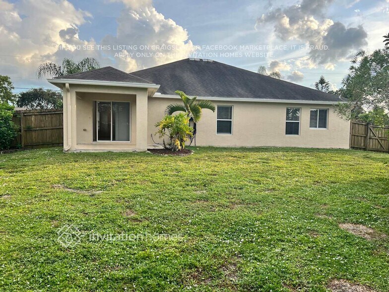 Building Photo - 391 SW Millard Dr