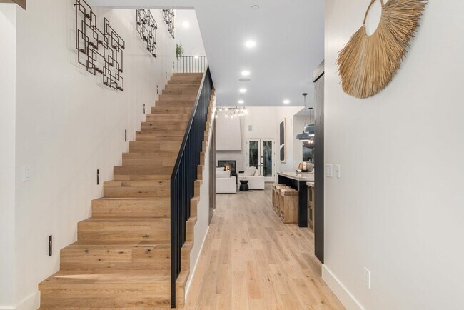 Building Photo - 6431 N 85th St