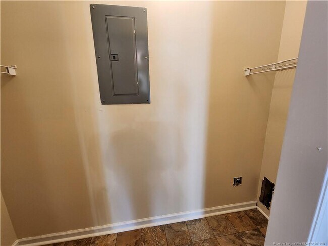 Building Photo - 264 Waterdown Dr