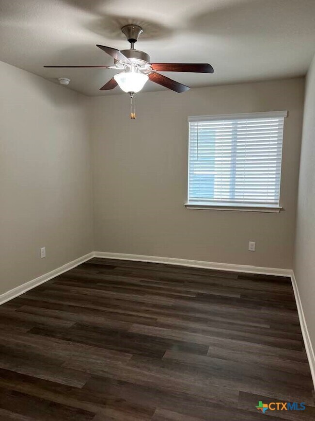 Building Photo - 448 Mallow Dr