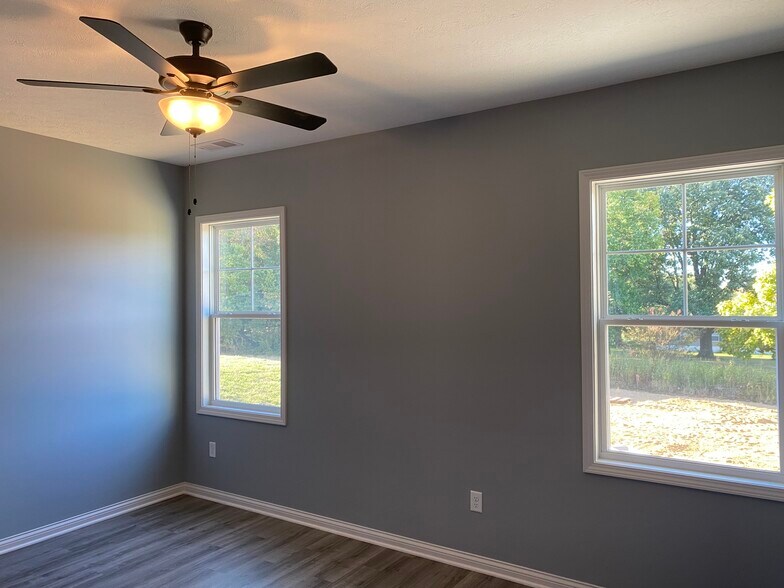 Building Photo - 6557 Valley Brook Trce