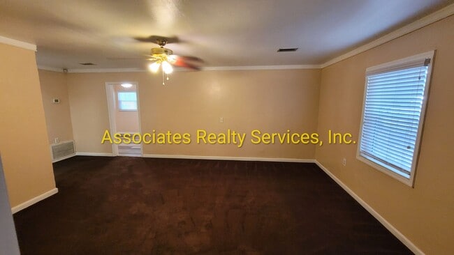 Building Photo - 4 BR, 2 BA  LOOK!!!!   ITS A STEAL!