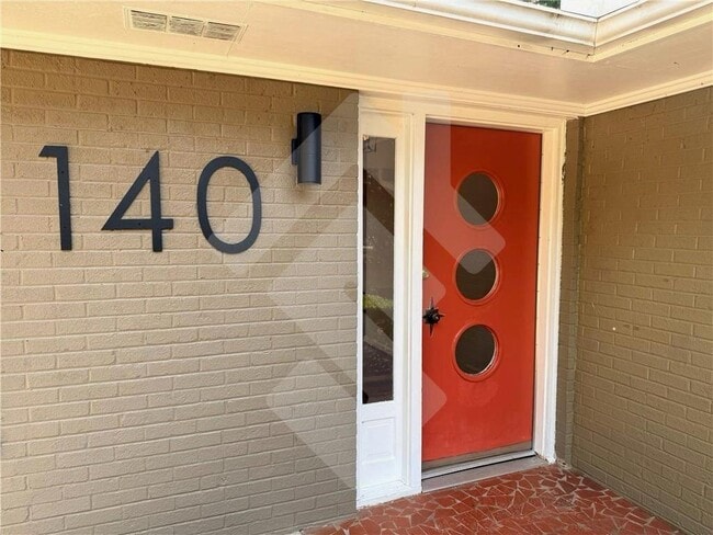 Building Photo - 140 Spring Dr