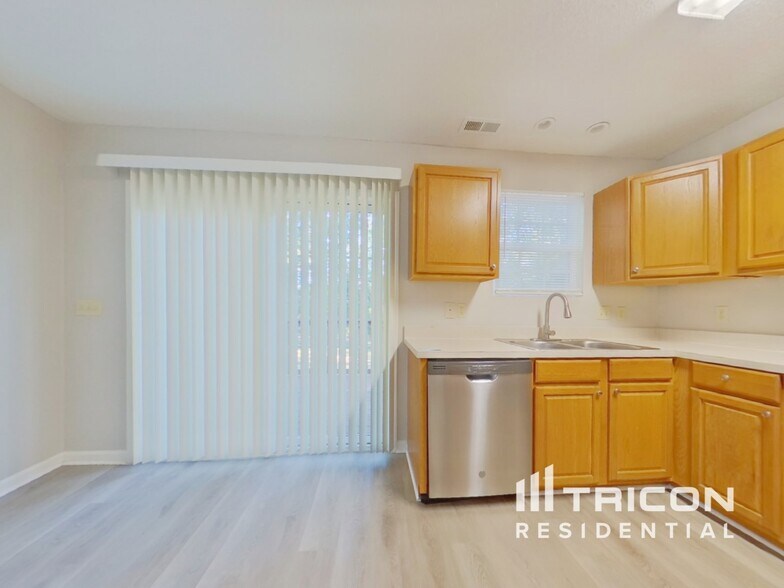 Building Photo - 124 Devonport Dr