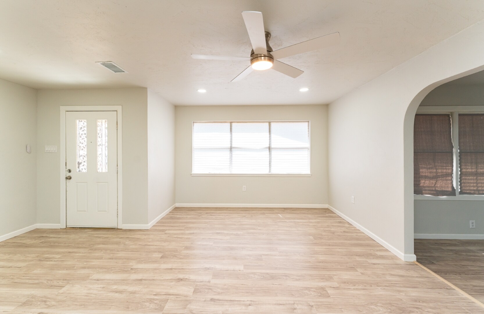 Living area - 2102 Custer Ave