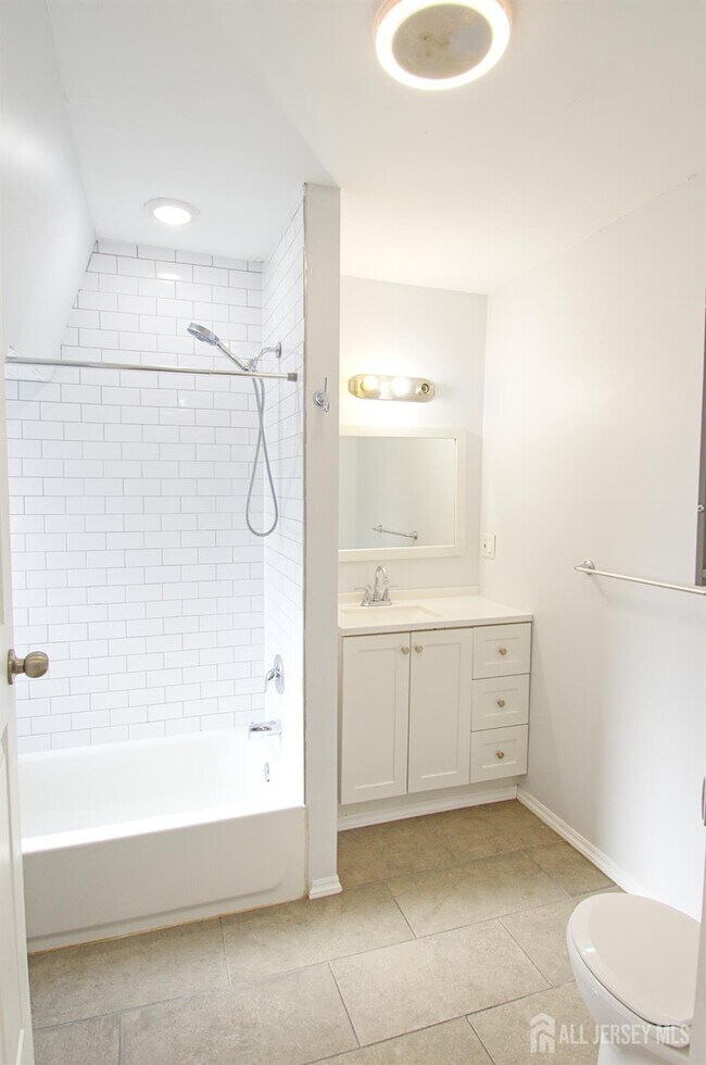 Building Photo - 1076 Fulton St