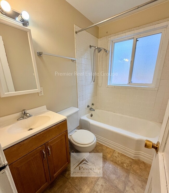 Building Photo - 426 Glen View Ct