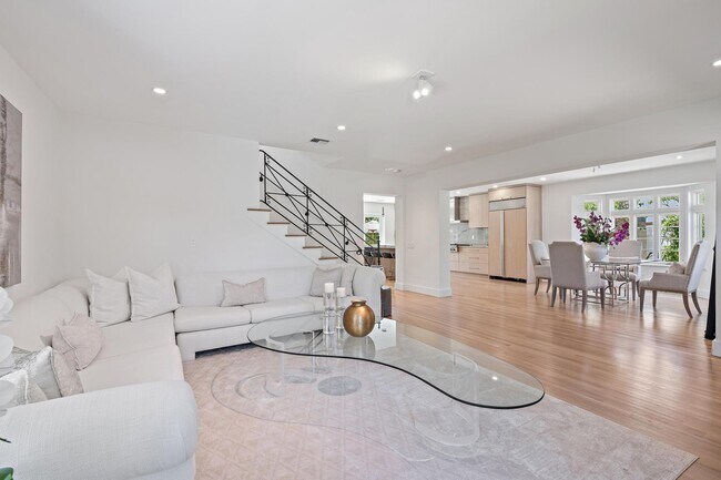 Building Photo - 306 Cordova Rd