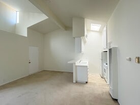 Building Photo - 3760 Kelton Ave