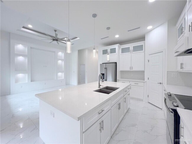 Building Photo - 31 E Kennedy Ave