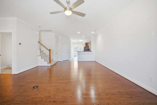Building Photo - 3135 Patrick Henry Dr