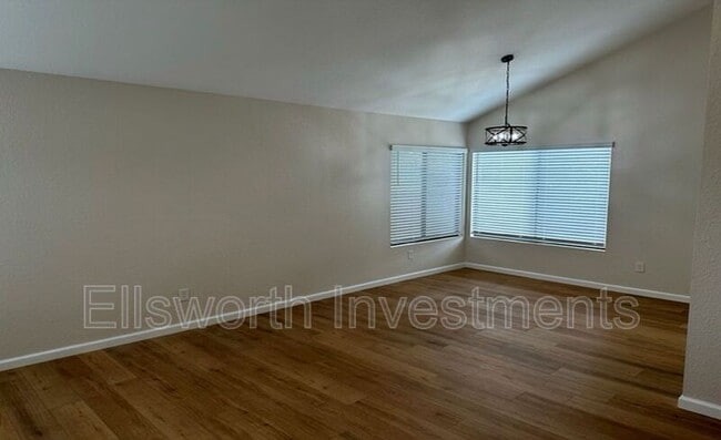 Building Photo - 10986 Elderwood Rd