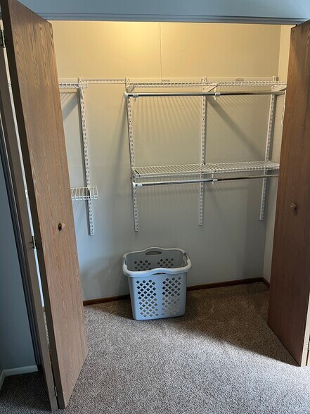 Large Master Closet - 102 Hartford Ct
