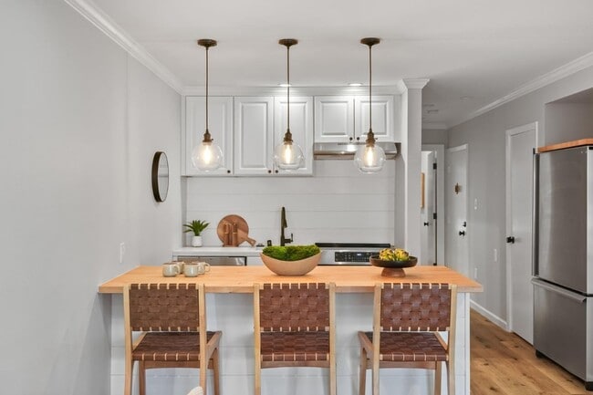 Building Photo - 1250 Clay St