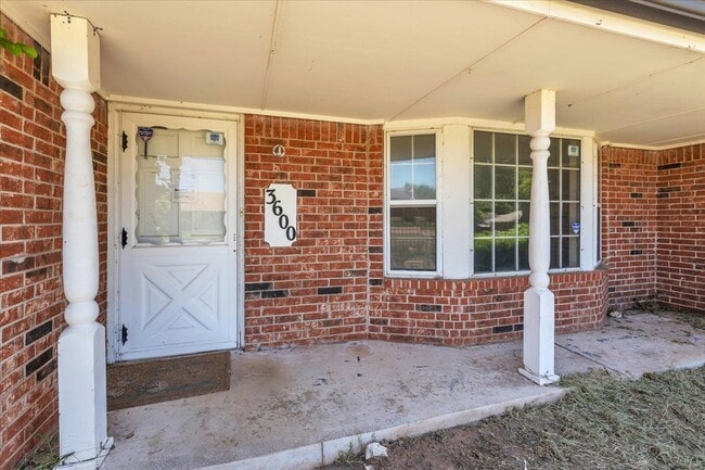 Building Photo - 3600 Sunvalley Dr