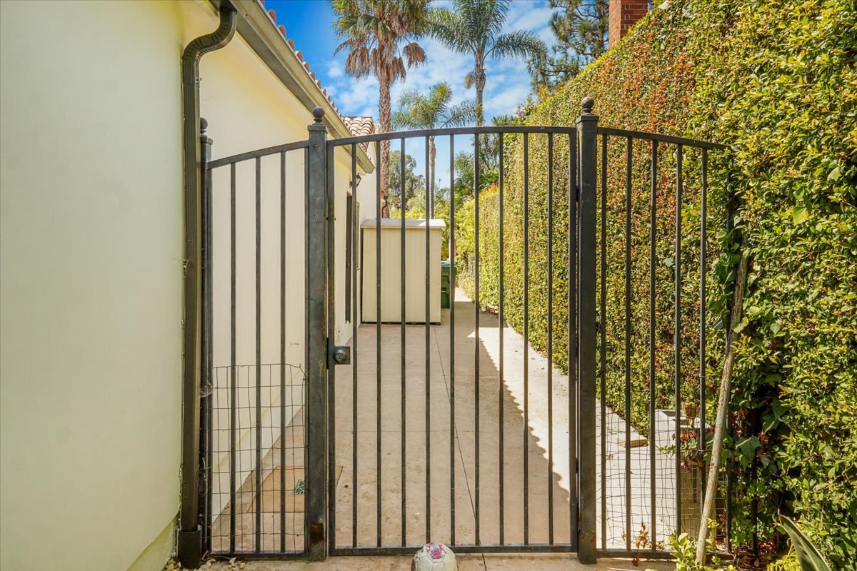 Building Photo - 114 S Layton Dr