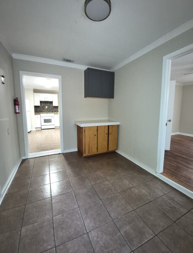 Building Photo - 206 W 60th St