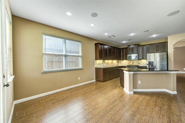 Building Photo - 18318 Russett Green Dr