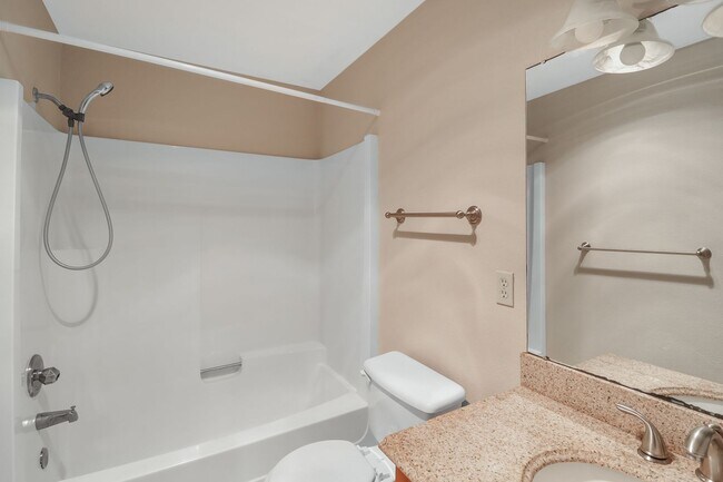 Building Photo - 3 Bed 2 Bath - Groups Per Approval - Dog Friendly - Fenced Yard