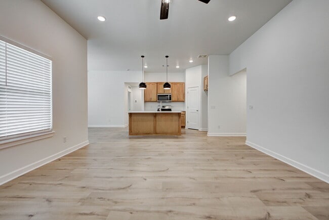 Building Photo - 20150 Park Ln