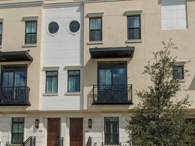 Building Photo - 665 E Jackson St