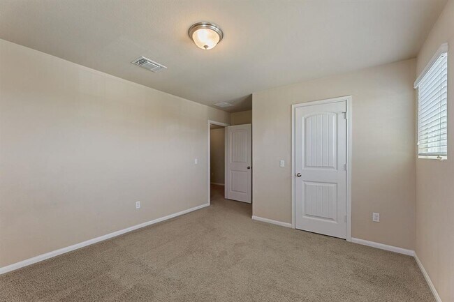 Building Photo - 122 Denton Dr