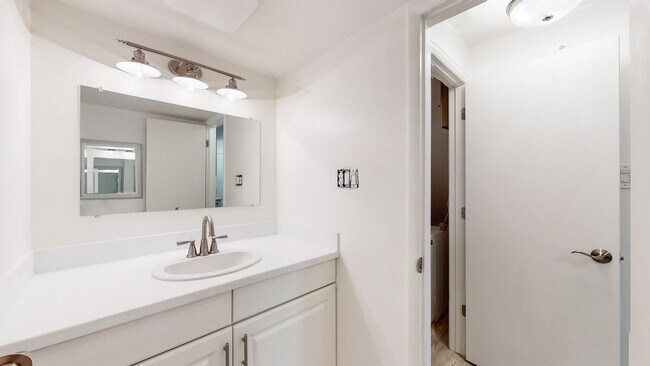 Building Photo - 1355 N Gaylord St