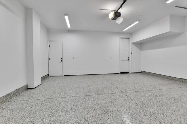 Building Photo - $2,895.00 - 2 Bed, 2.5 Bath Townhome in Prime Denver Location!