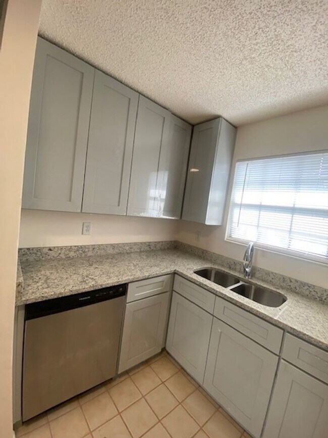 Building Photo - Charming 2-Bedroom, 2-Bath Single Family Home with 1 Car Garage- Fully Renovated House