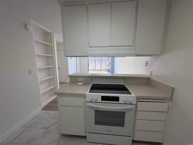 Building Photo - 403 Requeza St