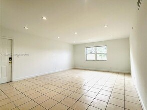 Building Photo - 608 SW 16th Ave