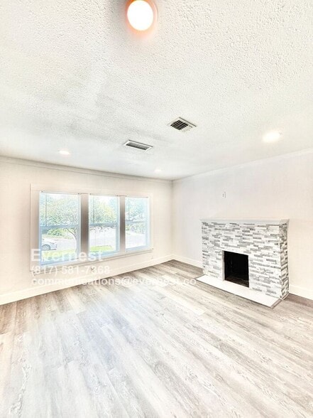 Building Photo - 715 W Pembroke Ave