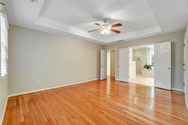 Building Photo - 295 Oakmere Rd