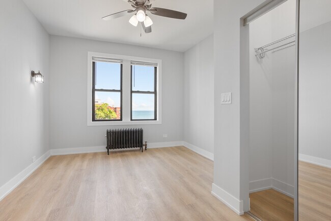 Building Photo - 1318 W Birchwood Ave