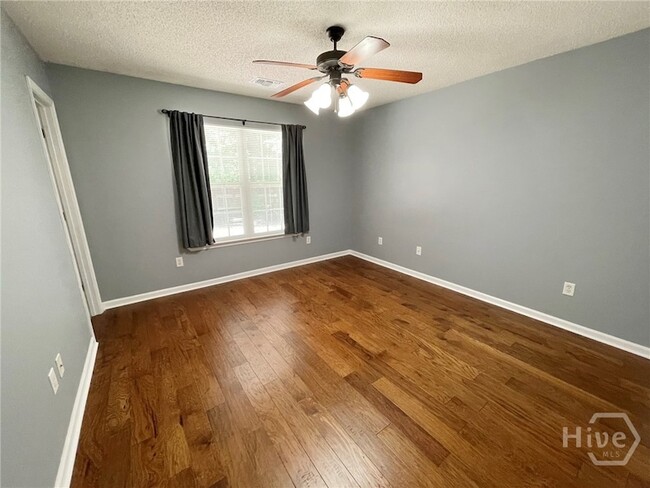 Building Photo - 119 Mustang Dr