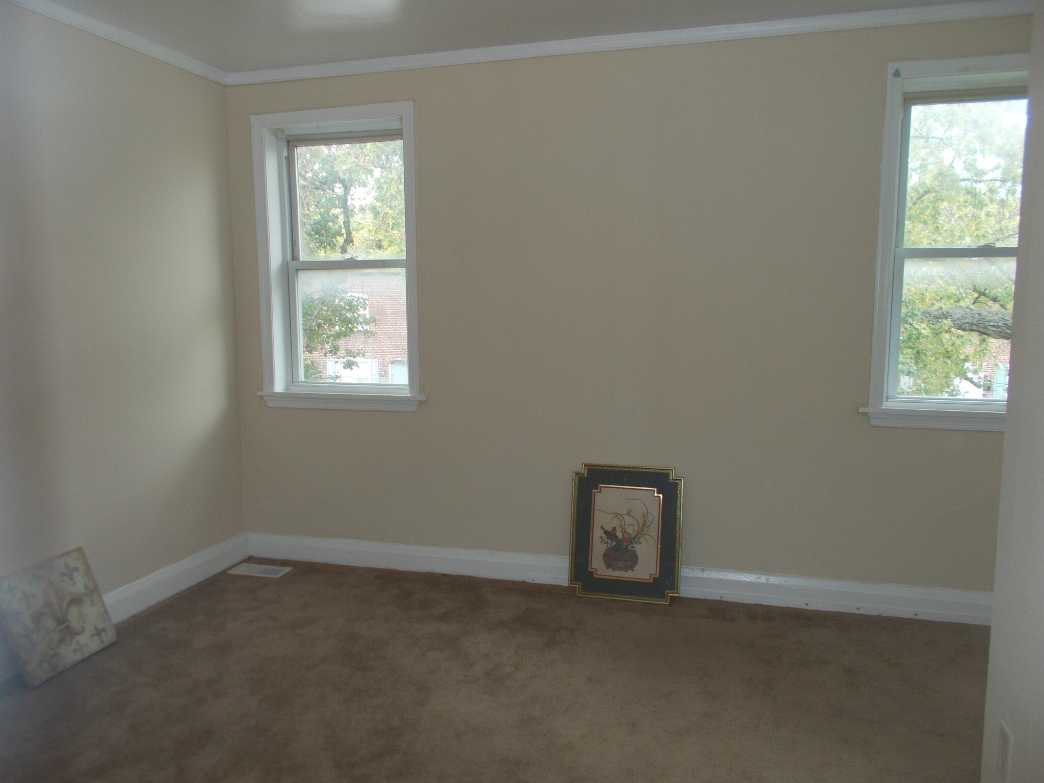 Building Photo - 49 Talbott St