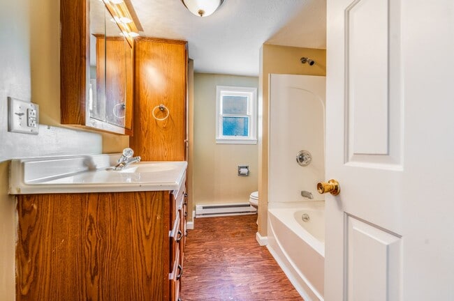 Building Photo - Spacious Cambridge City Home