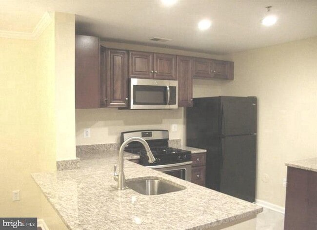 Building Photo - 17701 Kilmarnock Terrace